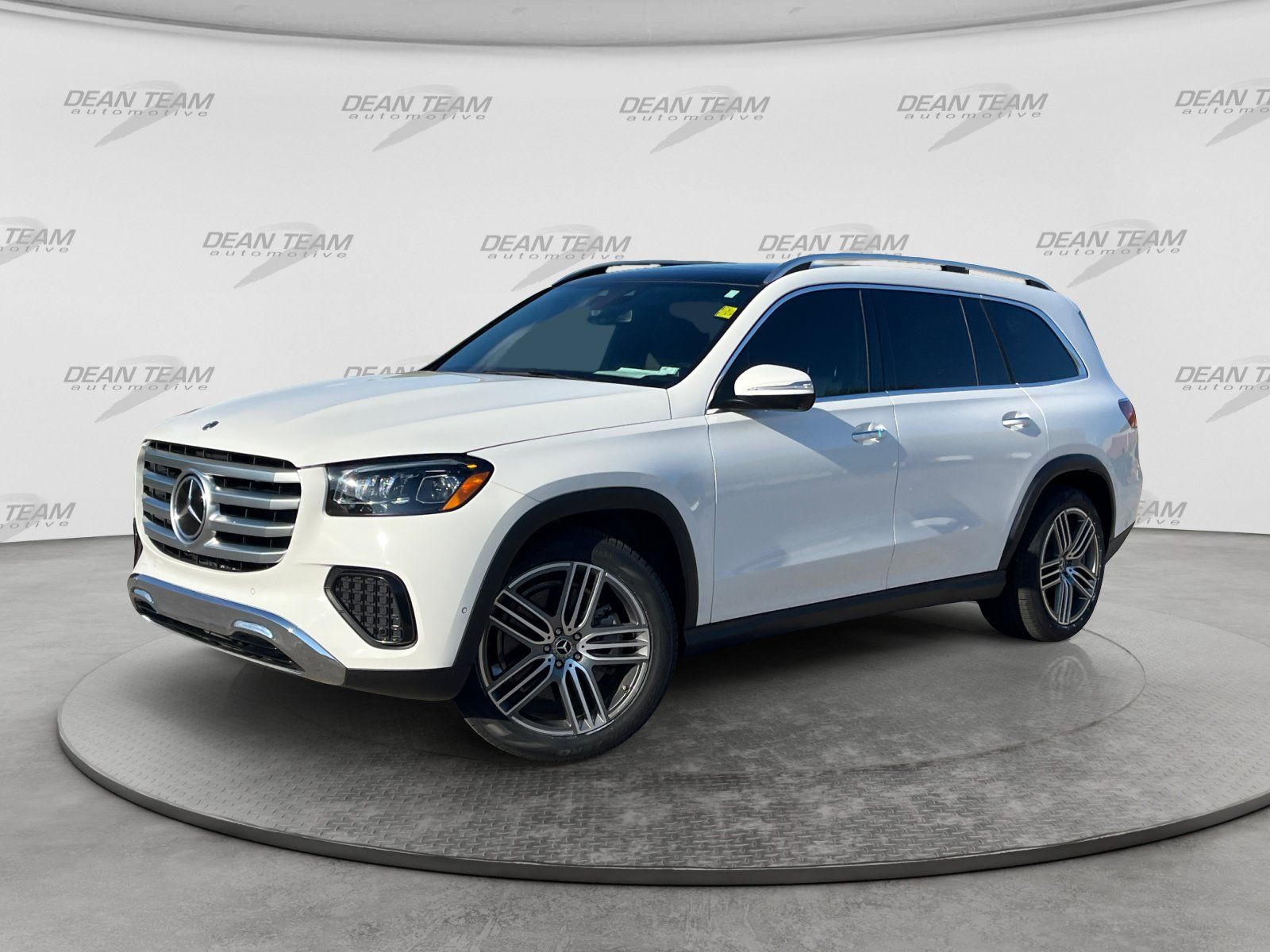 Used 2024 Mercedes-Benz GLS 450 4MATIC image 3