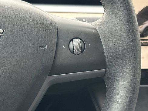 Used 2022 Tesla Model Y Performance image 30