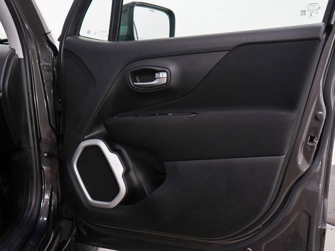 Used 2020 Jeep Renegade Latitude w/ Cold Weather Group AWD/4WD image 9