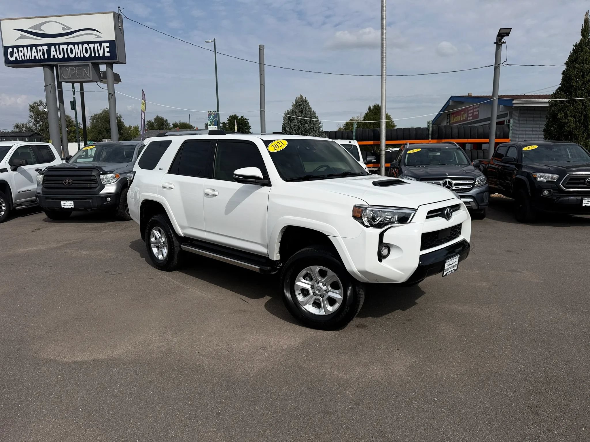 Used 2021 Toyota 4Runner SR5 Premium w/ Moonroof Package AWD/4WD image 2