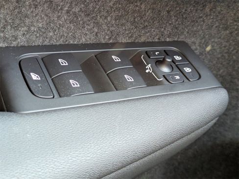 New 2025 Volvo XC40 B5 Plus w/ Protection Package Premier image 26