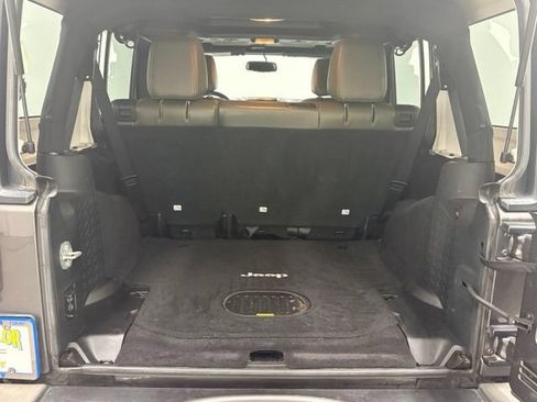 Used 2016 Jeep Wrangler Unlimited Sahara w/ Dual Top Group AWD/4WD image 8