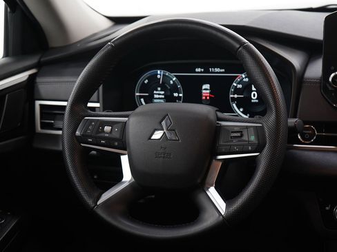 Used 2023 Mitsubishi Outlander SE image 18