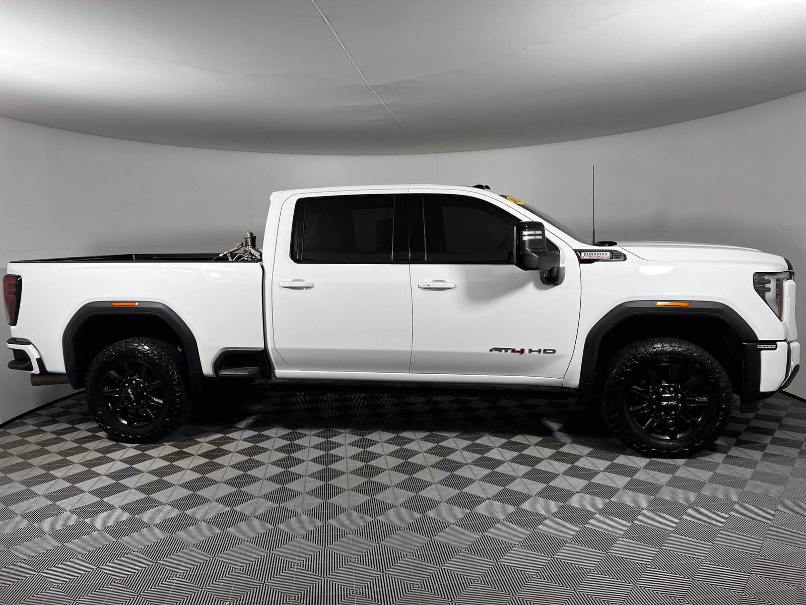 Used 2024 GMC Sierra 2500 AT4 w/ AT4 Premium Plus Package AWD/4WD image 4