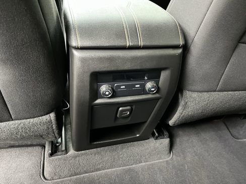 Used 2020 Chevrolet Traverse LT AWD/4WD image 11