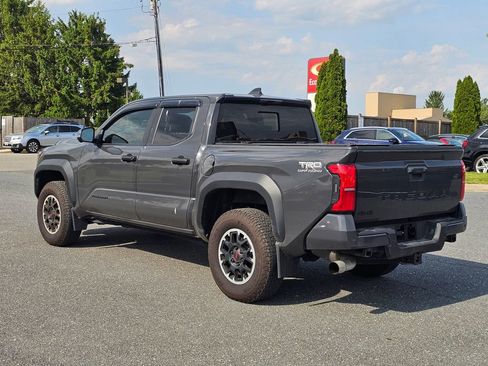 Used 2024 Toyota Tacoma TRD Off-Road w/ TRD Off Road Premium Package AWD/4WD image 15