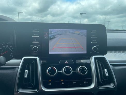 Used 2023 Kia Sorento LX image 11