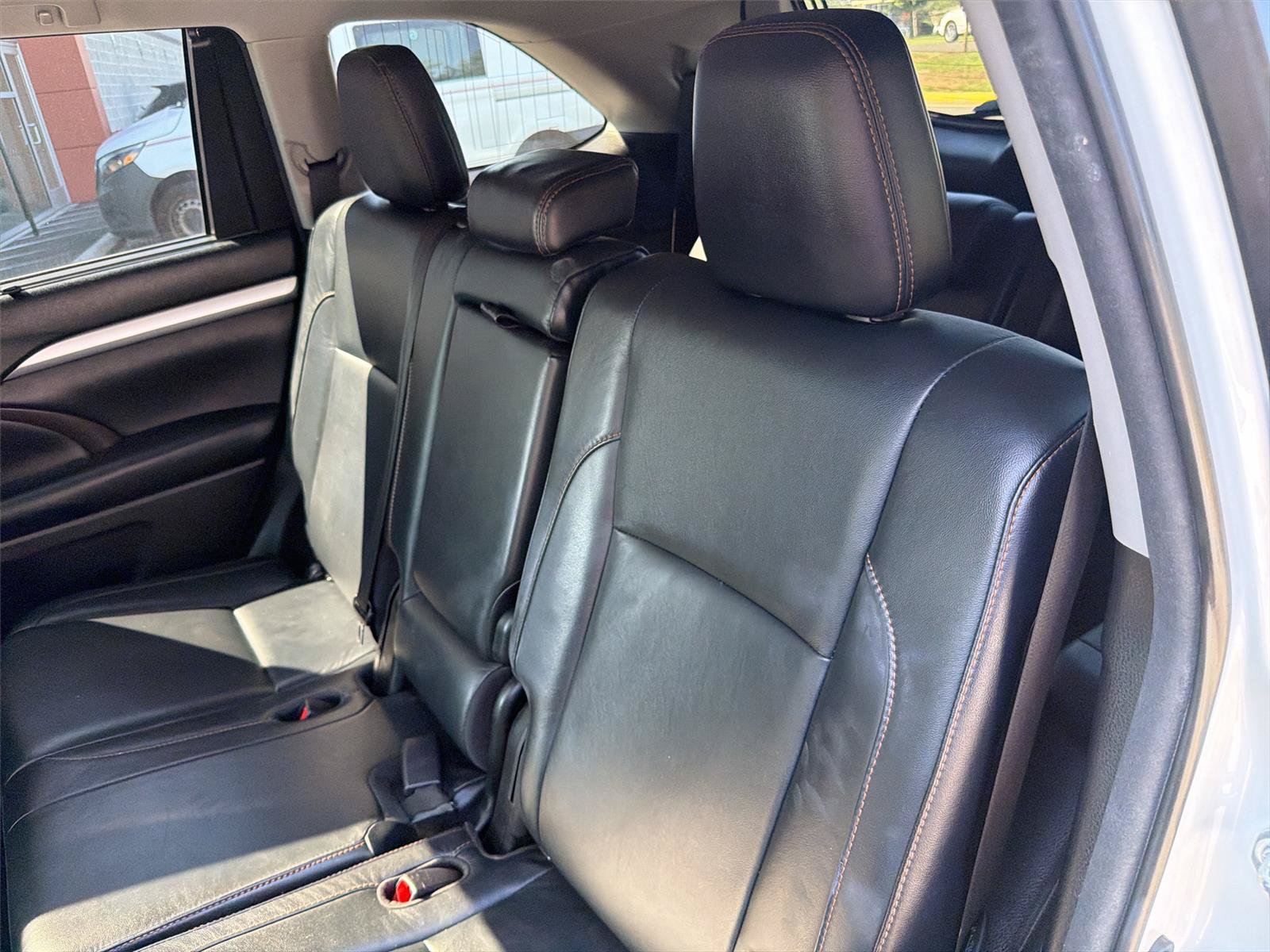 Used 2018 Toyota Highlander XLE AWD/4WD image 30