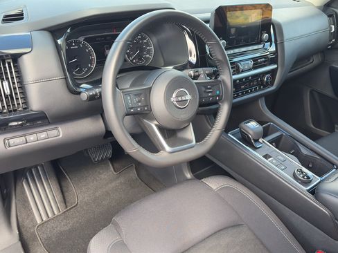 Used 2025 Nissan Pathfinder SV AWD/4WD image 15