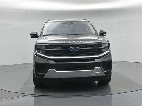 Used 2025 Ford Expedition Platinum w/ Driver's Package AWD/4WD image 59