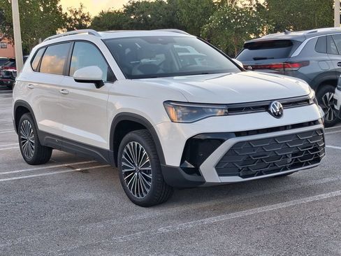 New 2026 Volkswagen Taos SE FWD image 3