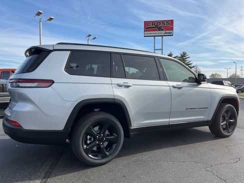 New 2025 Jeep Grand Cherokee L Altitude image 44