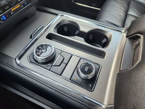 Used 2019 Ford Expedition XLT w/ Equipment Group 202A AWD/4WD image 19