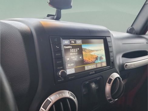 Used 2014 Jeep Wrangler Freedom Edition image 14