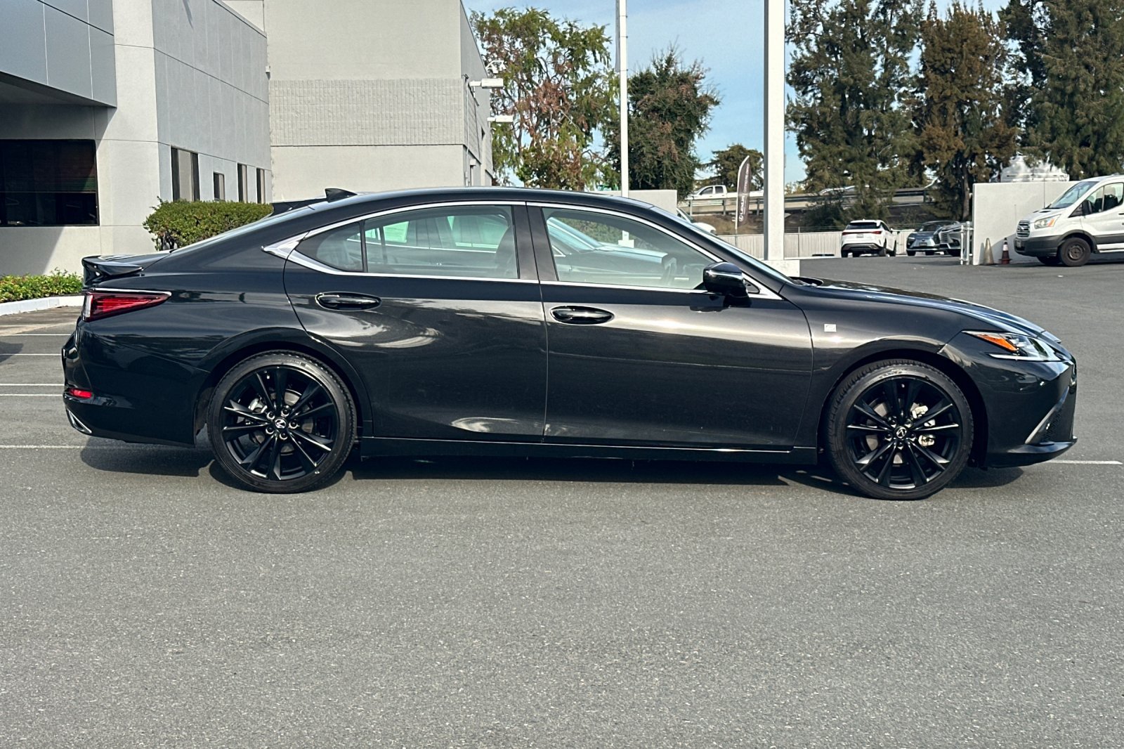 Certified 2023 Lexus ES 350 F Sport w/ Accessory Package (Z2) FWD image 3