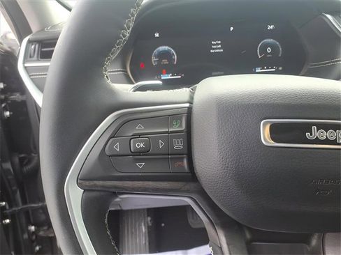 Certified 2023 Jeep Grand Cherokee Limited image 15