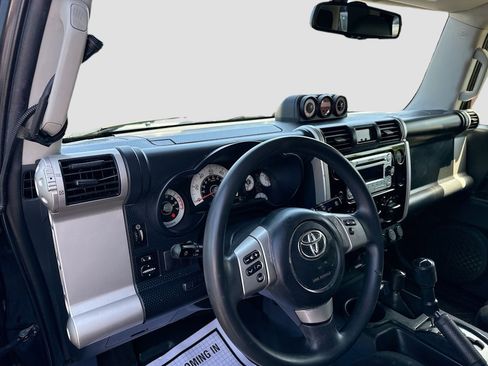 Used 2013 Toyota FJ Cruiser 4WD image 9