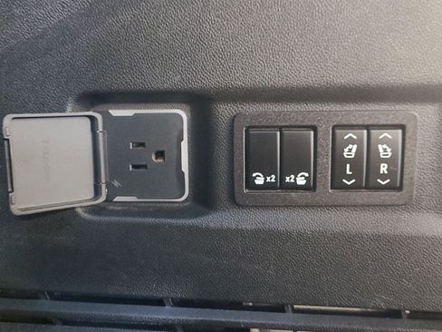 Used 2023 Chevrolet Tahoe Premier image 28