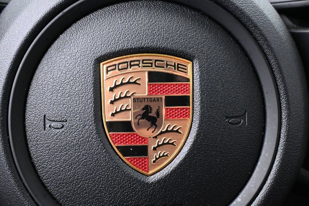 Used 2025 Porsche Cayenne AWD/4WD image 22