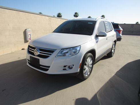 Used 2009 Volkswagen Tiguan SE image 1