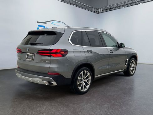 Used 2024 BMW X5 xDrive40i w/ Premium Package AWD/4WD image 3
