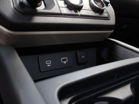 Used 2024 Land Rover Defender 110 X-Dynamic SE image 77