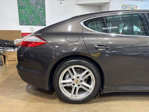 Used 2013 Porsche Panamera 4S image 28