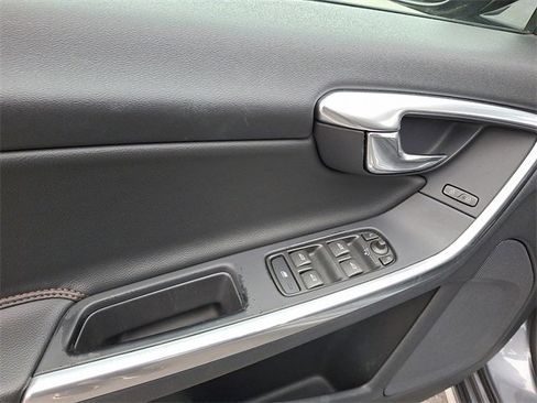 Used 2016 Volvo V60 T5 Cross Country w/ Convenience Package image 12