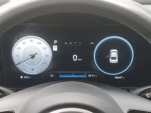 Used 2025 Hyundai Elantra Limited FWD image 16