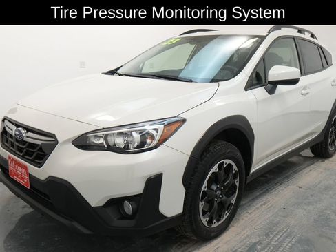 Used 2023 Subaru Crosstrek 2.0i Premium image 3