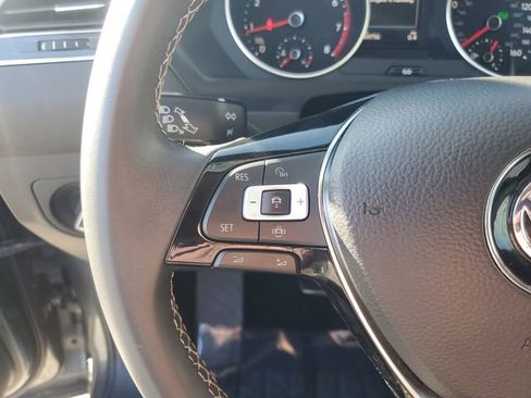 Used 2021 Volkswagen Tiguan SE image 15