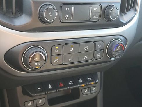Certified 2022 Chevrolet Colorado LT w/ Luxury Package AWD/4WD image 25