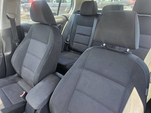Used 2012 Volkswagen Golf 4-Door FWD image 13