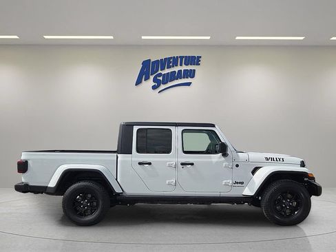 Used 2024 Jeep Gladiator Sport AWD/4WD image 7