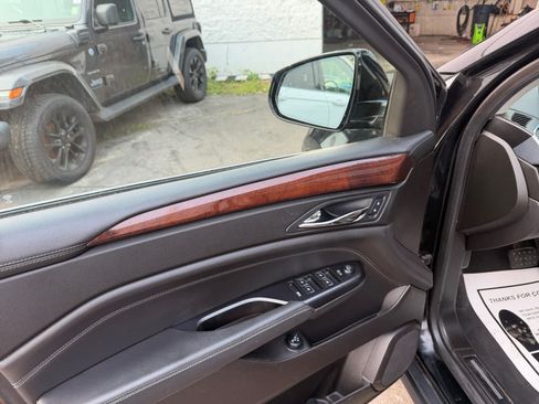 Used 2016 Cadillac SRX Luxury w/ Driver Awareness Package AWD/4WD image 12