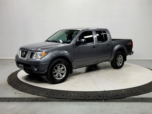 Used 2021 Nissan Frontier SV image 3