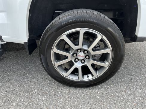 Used 2022 GMC Canyon Denali RWD image 12