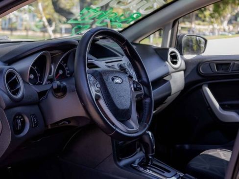 Used 2013 Ford Fiesta SE image 32