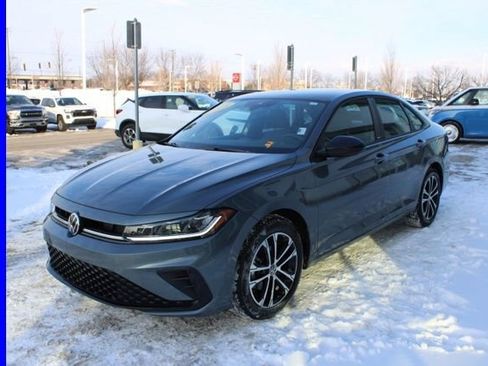 Used 2025 Volkswagen Jetta Sport image 3