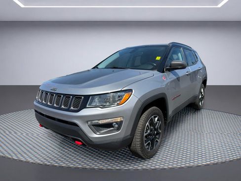 Used 2019 Jeep Compass Trailhawk AWD/4WD image 2