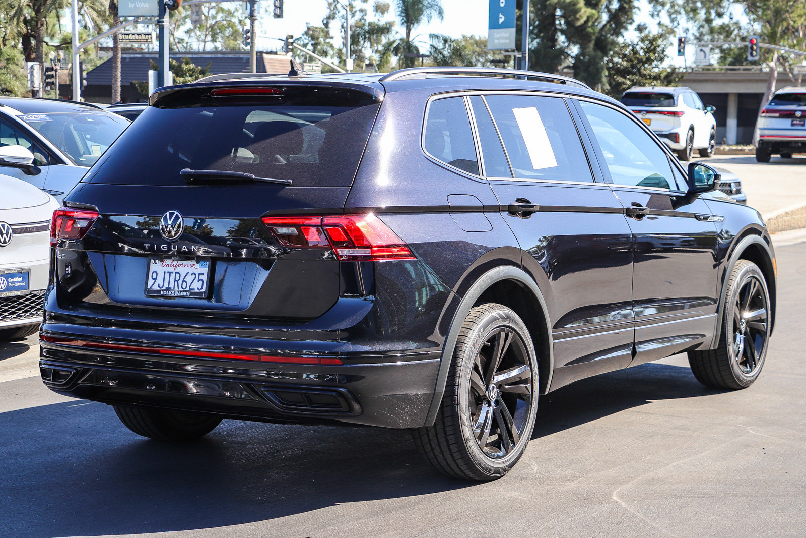 Used 2023 Volkswagen Tiguan SE R-Line FWD image 6