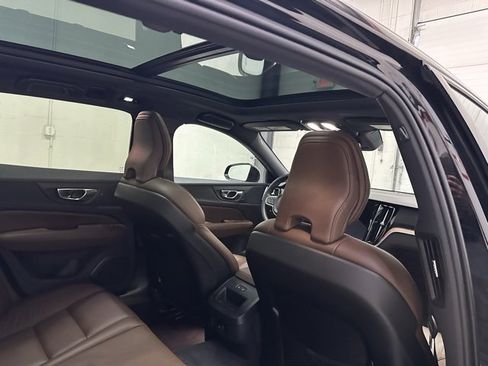 Used 2023 Volvo V60 B5 Cross Country Plus image 34