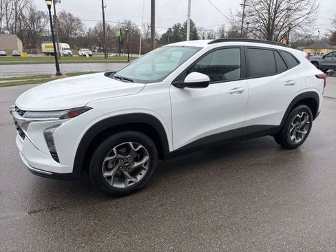Certified 2025 Chevrolet Trax LT image 7