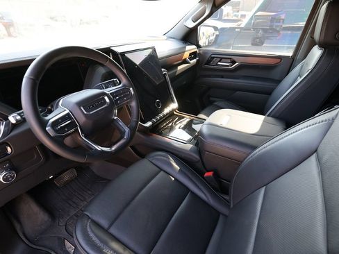 Used 2025 GMC Yukon XL Denali w/ Sun & Power Step Package RWD image 9