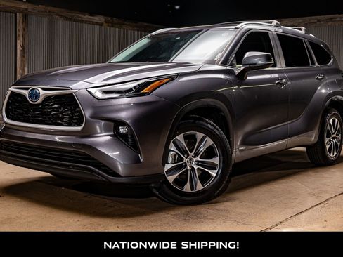 Used 2023 Toyota Highlander XLE image 4