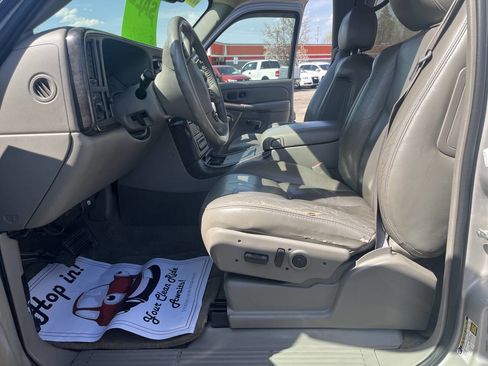 Used 2005 GMC Yukon XL Denali image 17