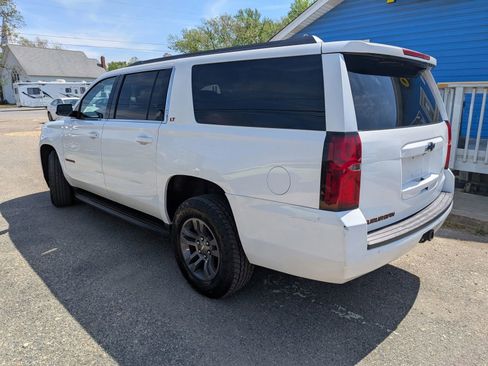 Used 2018 Chevrolet Suburban LT image 3