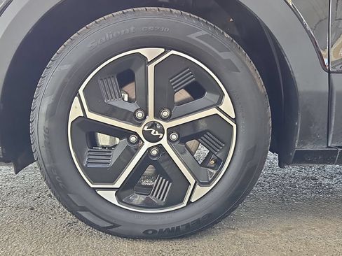Used 2025 Kia Niro LX FWD image 27