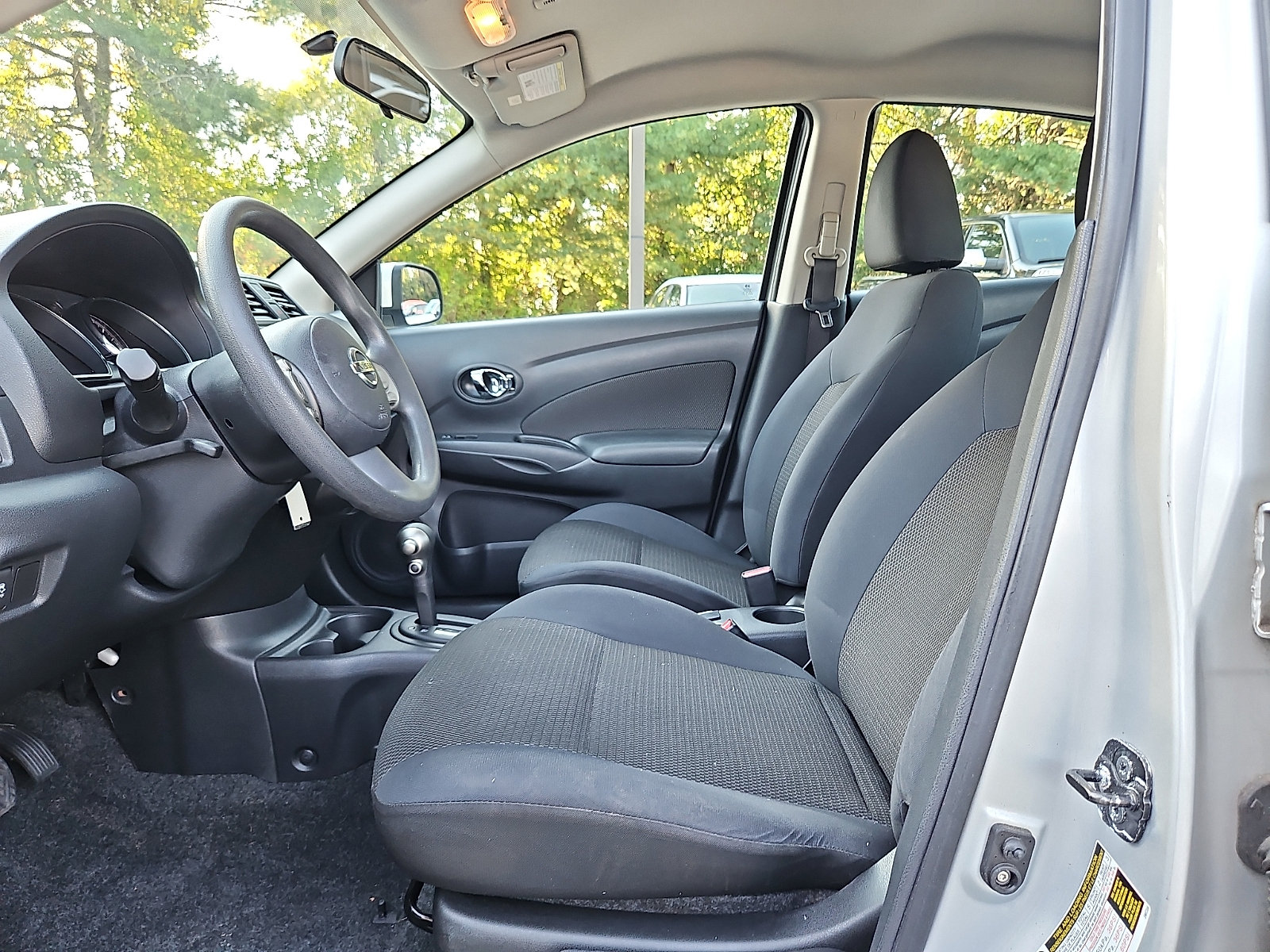 Used 2013 Nissan Versa SV w/ Convenience Pkg FWD image 14