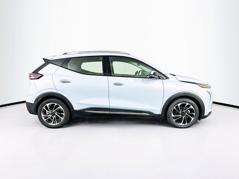 Used 2023 Chevrolet Bolt EUV Premier w/ Sun & Sound Package FWD image 10
